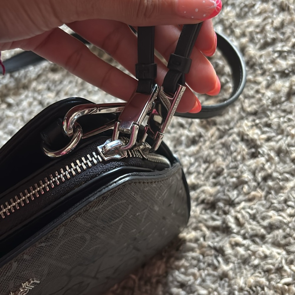 Calvin Klein crossbody purse - Picture 11 of 11